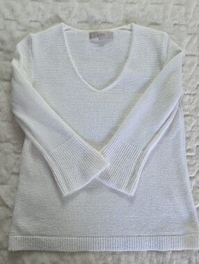 LOFT White V-Neck Lightweight Knit Sweater | Subtle Bell Sleeve | Size M